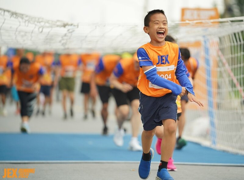 Những khoảnh khắc ấn tượng trên đường chạy JEX Running - 07