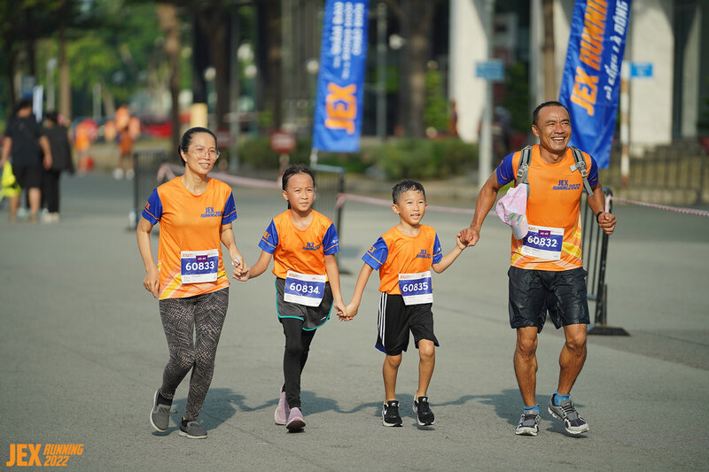 Những khoảnh khắc ấn tượng trên đường chạy JEX Running - 05